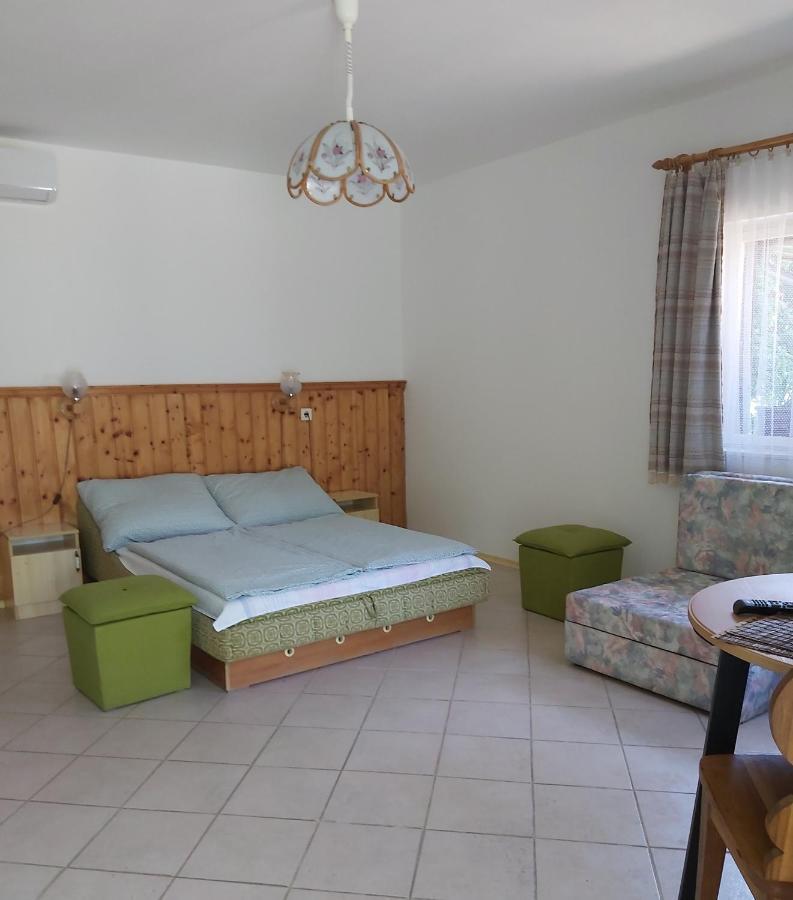 Marika-Lak Apartment Сиофок Екстериор снимка